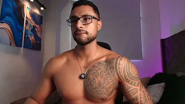 LiamGarcia1 online show from May 11, 2:23 pm
