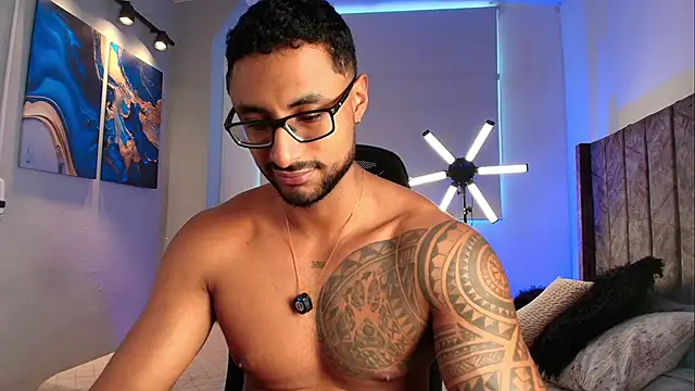 LiamGarcia1 online show from May 16, 3:22 pm