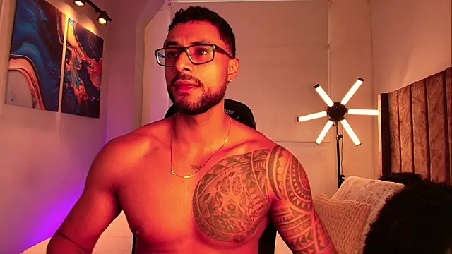 LiamGarcia1 online show from May 20, 2:12 pm