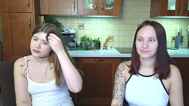 HotCaramellsTV online show from April 10, 11:26 am