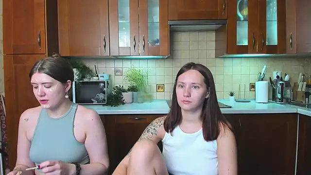 HotCaramellsTV online show from April 19, 8:46 am