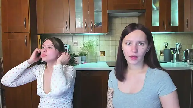 Snapshot of HotCaramellsTV chatting on April 25, 10:40 am HotCaramellsTV online show from April 25, 10:40 am