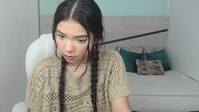 sussy leon online show from December 13, 5:21 pm