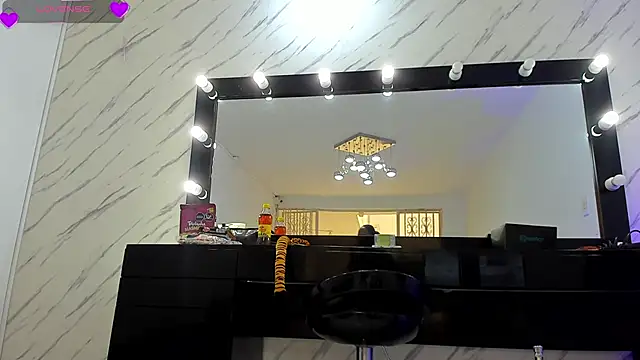 Snapshot of ElisabethMassey chatting on October 31, 1:56 pm ElisabethMassey online show from October 31, 1:56 pm