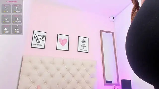 Snapshot of ElisabethMassey chatting on November 26, 2:29 pm ElisabethMassey online show from November 26, 2:29 pm