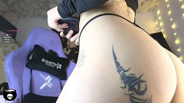 Melanie Nyx online show from March 6, 1:27 am