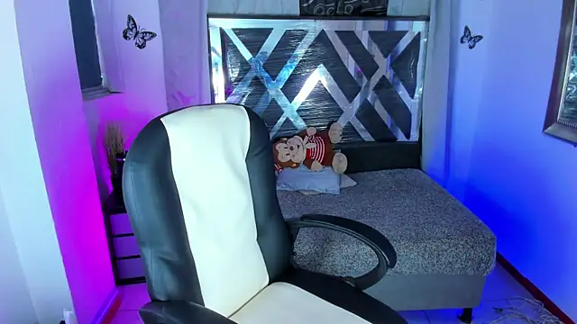 nova sex01 online show from May 5, 9:01 pm