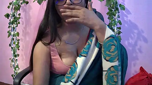 Snapshot of Pari-new chatting on March 5, 10:44 am Pari-new online show from March 5, 10:44 am