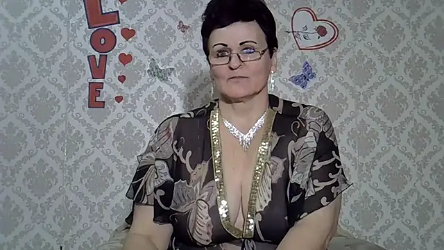 Snapshot of PaulaGolden chatting on December 8, 7:43 pm PaulaGolden online show from December 8, 7:43 pm
