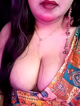 Suhanakhan00 online show from March 12, 6:47 pm