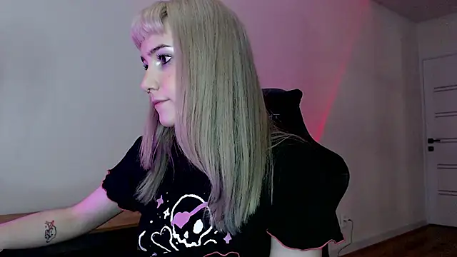 Snapshot of Princess_Shy___ chatting on February 22, 4:19 pm Princess Shy online show from February 22, 4:19 pm