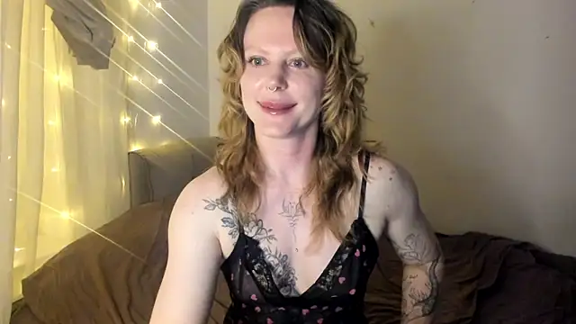 Snapshot of AngelikaBurn chatting on April 19, 6:54 pm AngelikaBurn online show from April 19, 6:54 pm