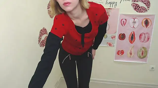 Snapshot of StellaCRL chatting on January 13, 1:39 pm StellaCRL online show from January 13, 1:39 pm