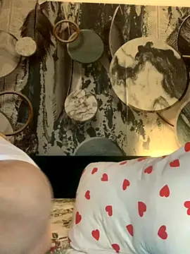 Laura Millf online show from December 4, 11:41 am