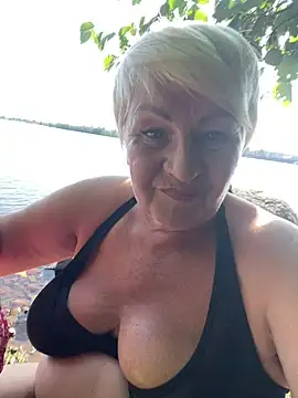 Snapshot of Laura_Millf chatting on August 6, 1:13 pm Laura Millf online show from August 6, 1:13 pm