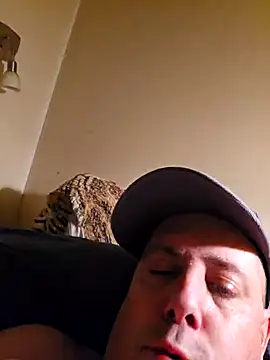 HeteroHotGuy1 online show from December 4, 12:08 am