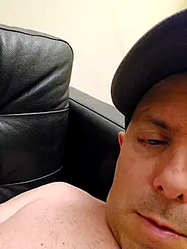 HeteroHotGuy1 online show from December 5, 9:17 pm