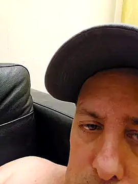HeteroHotGuy1 online show from December 6, 1:29 am