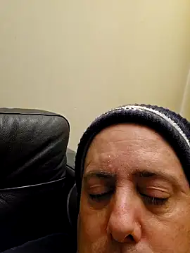HeteroHotGuy1 online show from December 13, 2:10 am
