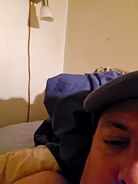 HeteroHotGuy1 online show from December 17, 11:49 pm