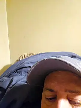 HeteroHotGuy1 online show from December 29, 8:04 pm