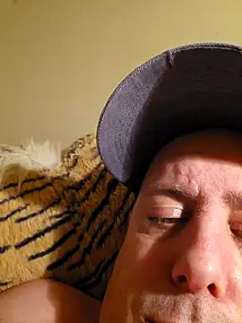 HeteroHotGuy1 online show from February 3, 12:36 am