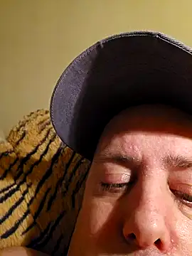 HeteroHotGuy1 online show from February 6, 12:43 am
