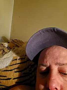 HeteroHotGuy1 online show from February 16, 12:08 am