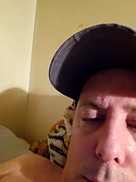 HeteroHotGuy1 online show from March 9, 8:10 pm