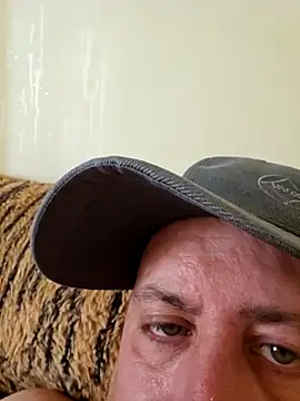 HeteroHotGuy1 online show from March 23, 8:37 am
