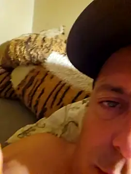 HeteroHotGuy1 online show from September 24, 6:55 pm