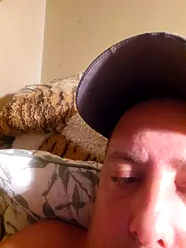 HeteroHotGuy1 online show from September 28, 10:59 pm