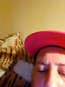 HeteroHotGuy1 online show from October 19, 9:37 pm