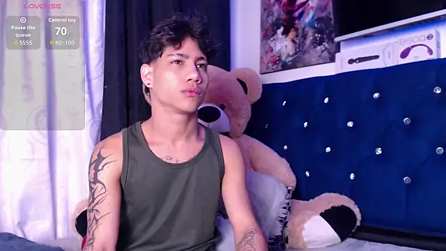 Snapshot of Sexys_Boys_Hot1 chatting on November 13, 3:05 am Sexys Boys Hot1 online show from November 13, 3:05 am