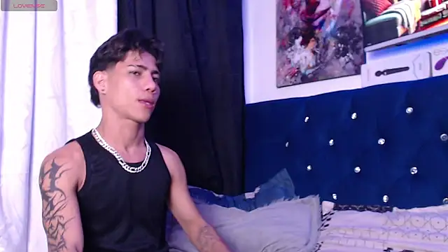 Snapshot of Sexys_Boys_Hot1 chatting on November 21, 3:16 am Sexys Boys Hot1 online show from November 21, 3:16 am