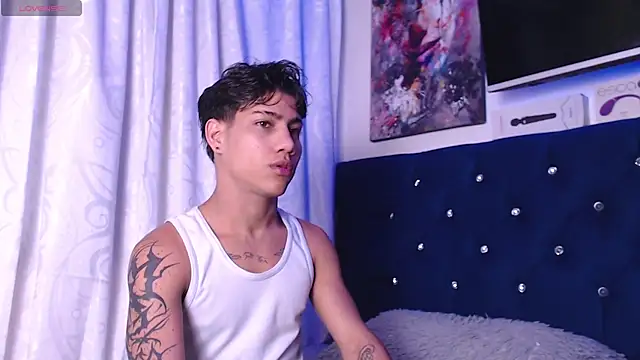 Snapshot of Sexys_Boys_Hot1 chatting on November 30, 2:37 am Sexys Boys Hot1 online show from November 30, 2:37 am