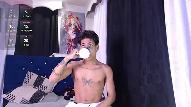 Snapshot of Sexys_Boys_Hot1 chatting on December 17, 1:44 am Sexys Boys Hot1 online show from December 17, 1:44 am