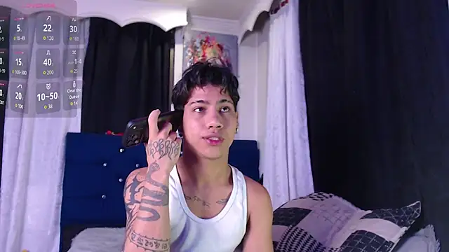 Snapshot of Sexys_Boys_Hot1 chatting on December 20, 2:51 am Sexys Boys Hot1 online show from December 20, 2:51 am