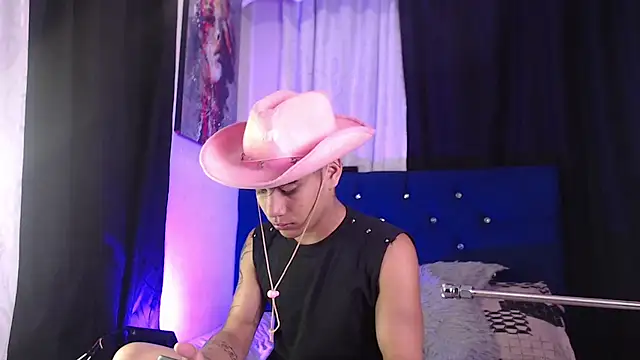 Snapshot of Sexys_Boys_Hot1 chatting on February 4, 1:22 am Sexys Boys Hot1 online show from February 4, 1:22 am