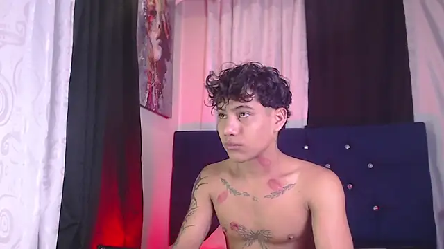 Snapshot of Sexys_Boys_Hot1 chatting on February 14, 1:02 am Sexys Boys Hot1 online show from February 14, 1:02 am