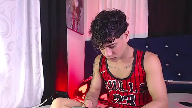 Snapshot of Sexys_Boys_Hot1 chatting on February 15, 1:57 am Sexys Boys Hot1 online show from February 15, 1:57 am