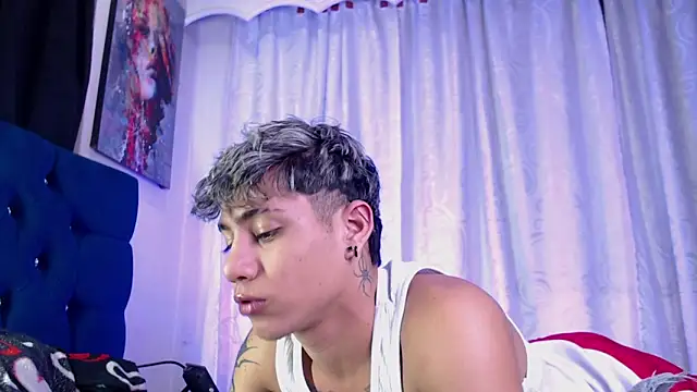 Sexys Boys Hot1 online show from May 7, 1:55 am