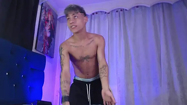 Sexys Boys Hot1 online show from May 12, 1:47 am