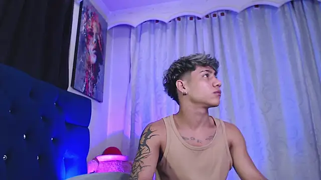 Sexys Boys Hot1 online show from May 18, 1:24 am