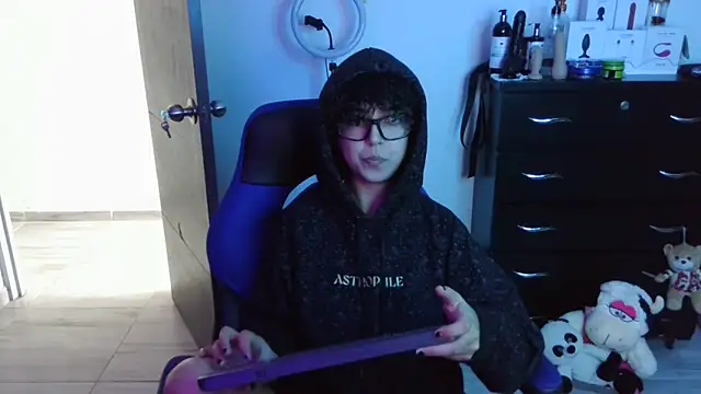 thomascooper7 online show from September 30, 7:52 pm