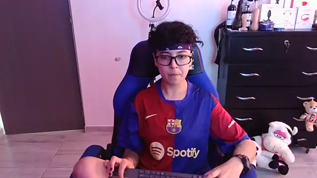 thomascooper7 online show from November 9, 7:01 pm