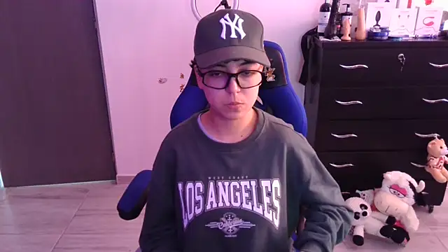 thomascooper7 online show from November 16, 6:57 pm