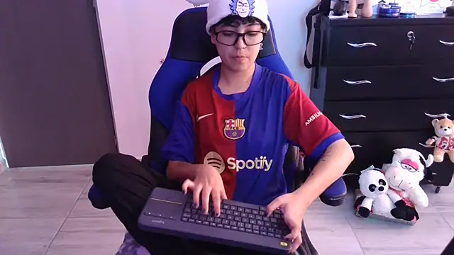 thomascooper7 online show from December 16, 5:07 pm