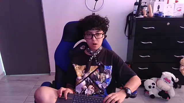 thomascooper7 online show from February 5, 6:01 pm