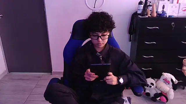 thomascooper7 online show from February 14, 6:48 pm